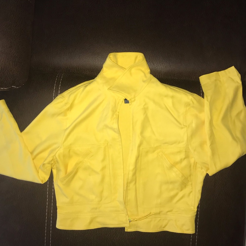 Yellow cropped jacket, utility pockets, zipper